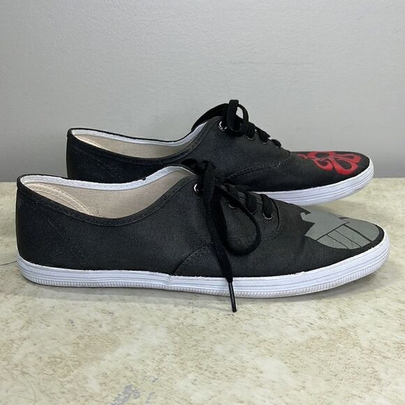 City Sneaks Hand Painted Shield and Hydra 12 - Picture 5 of 7